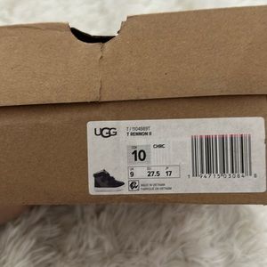 Boys UGG rennon boots size 10